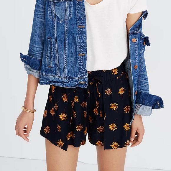 Madewell Pull On Tie Short In Fresh Daisies - Picture 1 of 11